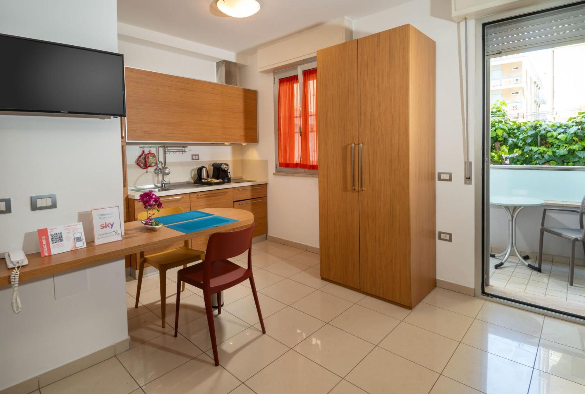 Residence Marzia Rimini Bagian luar foto